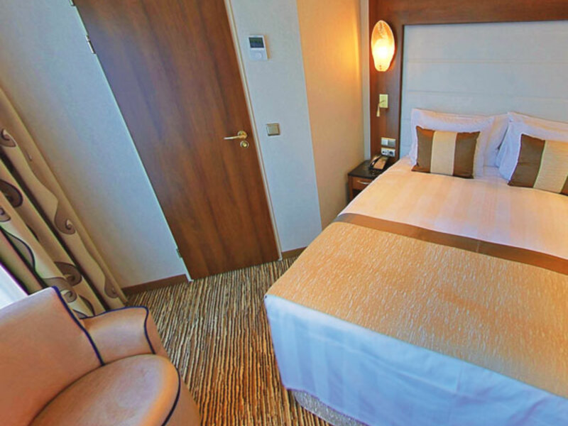 Category 4 | Ruby Deck